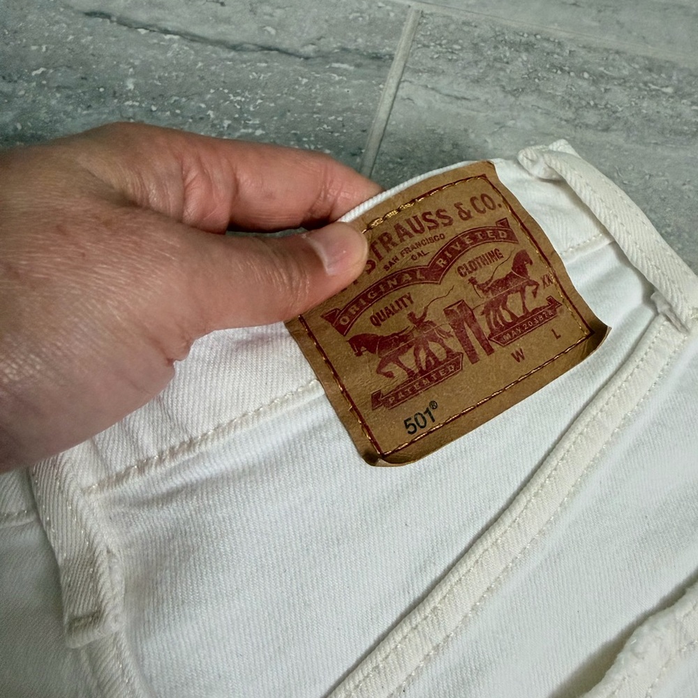 Levi’s 501 White High Rise Cutoff Shorts Raw Hem Button Fly W25 - Picture 3 of 13